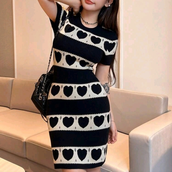 Women's Round Neck Heart Printed Sweater Dress - Picture 1 of 4